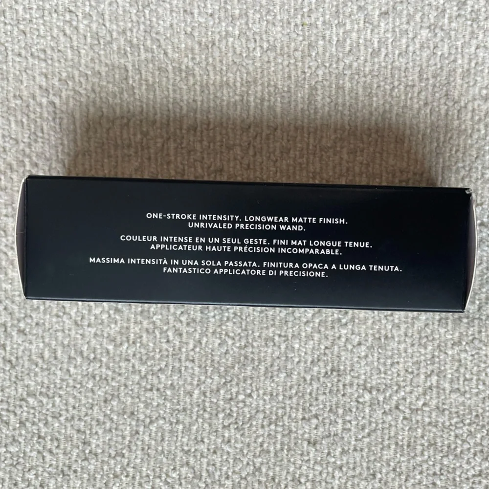 Fenty Beauty by Rihanna STUNNA LIP PAINT in Uncensored - Picture 10 of 13